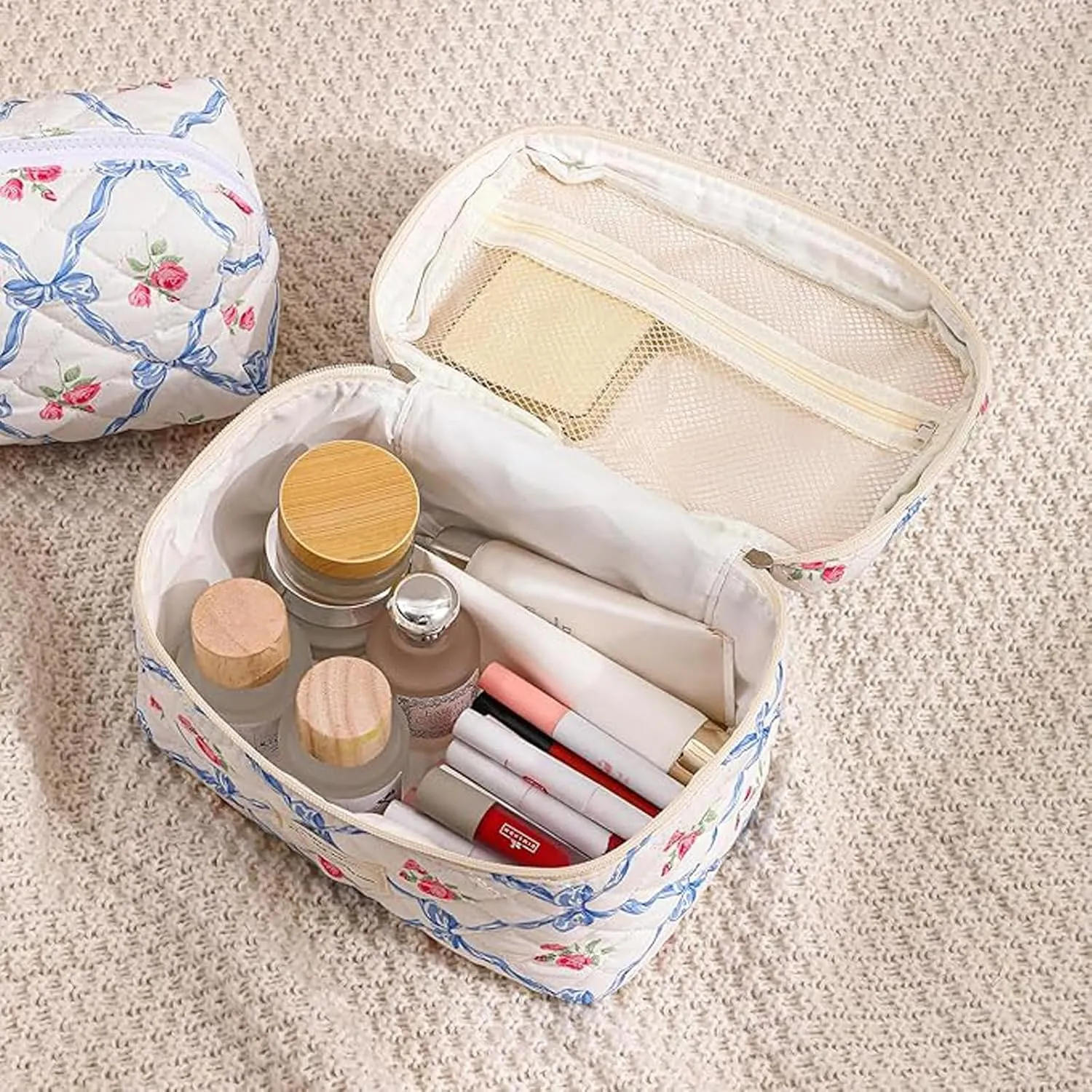 Quilted Makeup Bag Large Capacity Cute Cosmetic Bags for Women Floral Coquette Aesthetic Patchwork Travel Toiletry Make Up Organizer Bag
